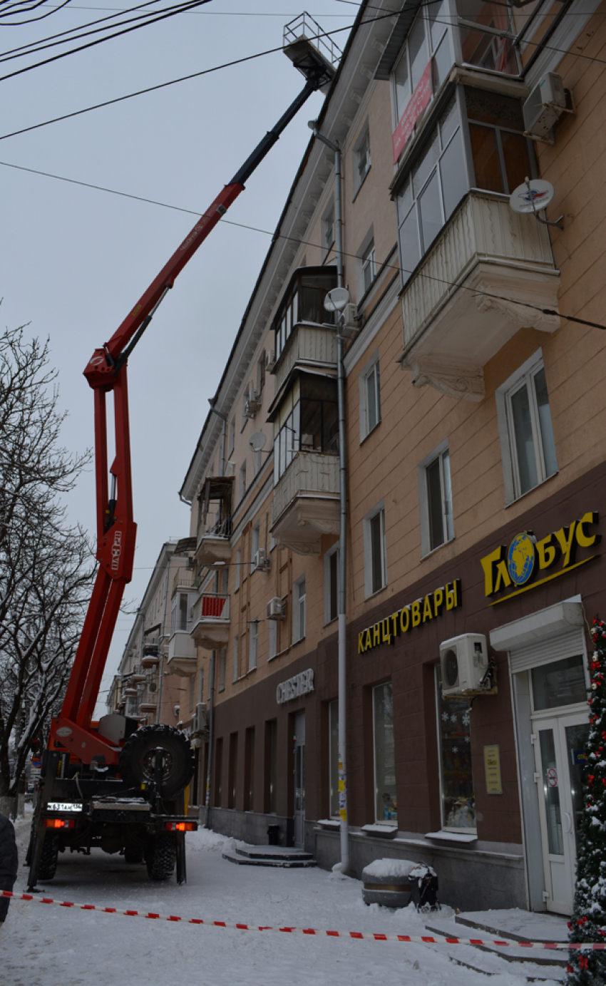 В центре Воронежа началась борьба с сосульками