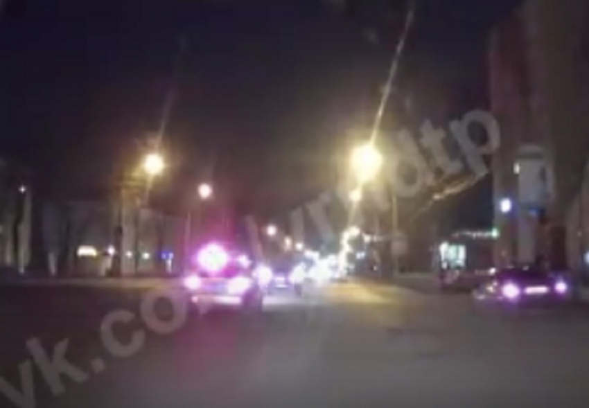 Момент ухода от ДТП с полицейской машиной и погоню сняли на видео в Воронеже 