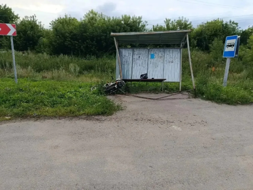 Остановка между Синими Липягями и Нижнедевицком оказалась роковой для водителя мопеда