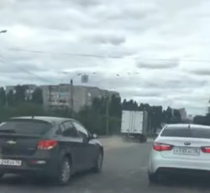 Безумство газелиста на воронежской дороге сняли на видео