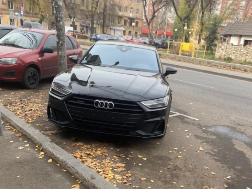 Девственную Audi RS7 с сюрпризом на скорости 100 км/ч заметили в Воронеже 