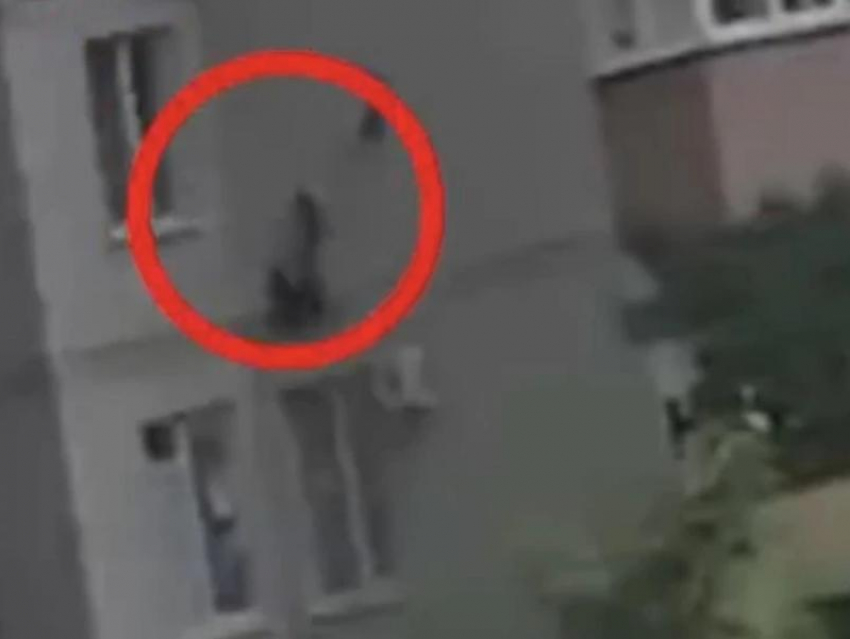 Горе-ассасин неудачно повторил прыжок веры и попал на видео в Воронеже