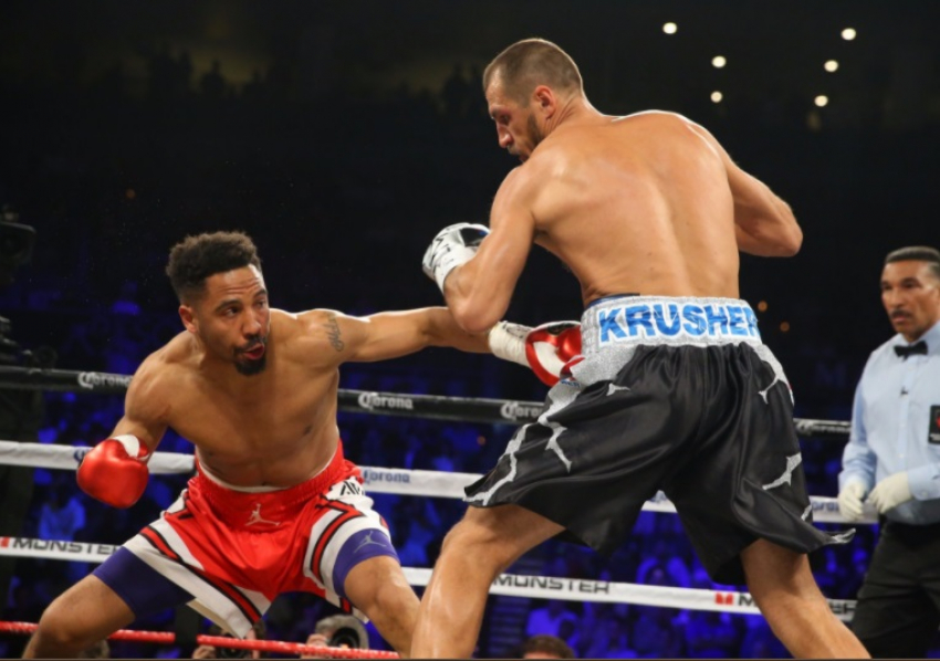 Воронежцев шокировало решение судьи боя Ковалев - Уорд