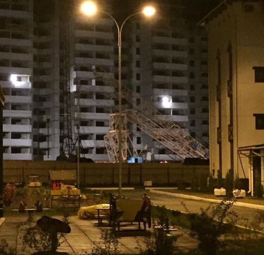 На улице Шишкова в Воронеже рухнул башенный кран