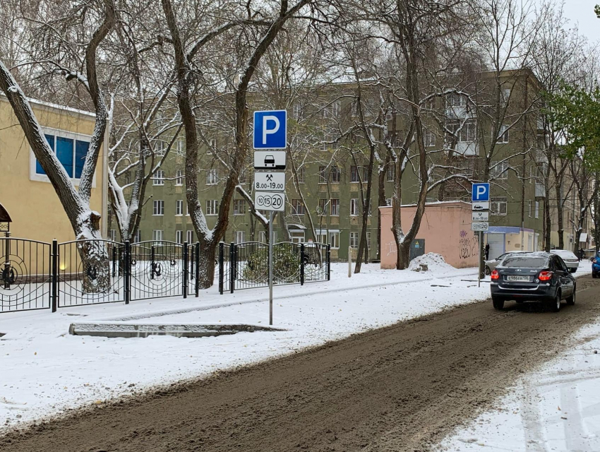 Платные парковки утонули в безразличии их хозяев и чиновников с первым же снегопадом в Воронеже