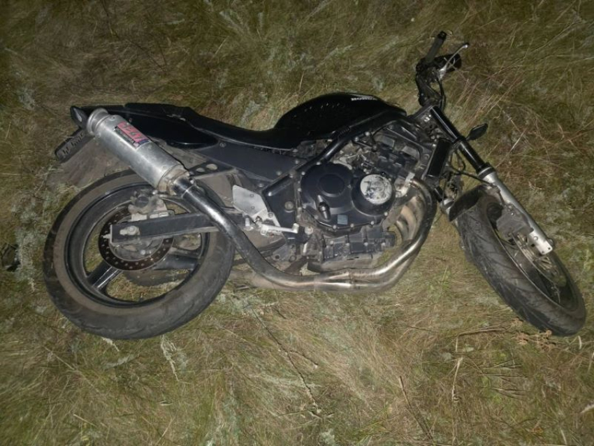 Мотоциклист погиб до приезда скорой в Воронежской области 