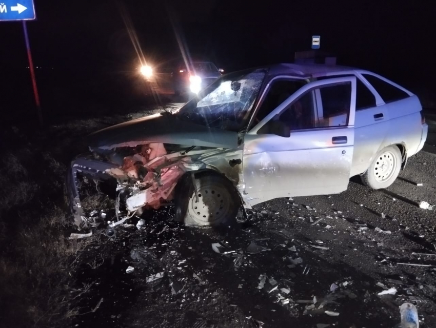 Автомобили размотало по дороге после страшной аварии в Воронежской области