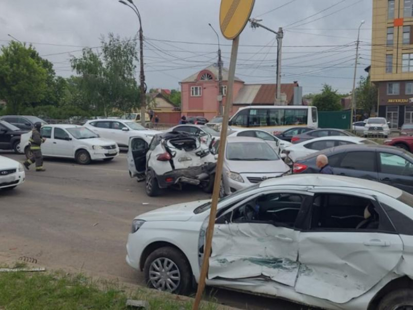 Следователи проверят детали массовой аварии у воронежского парка «Динамо»