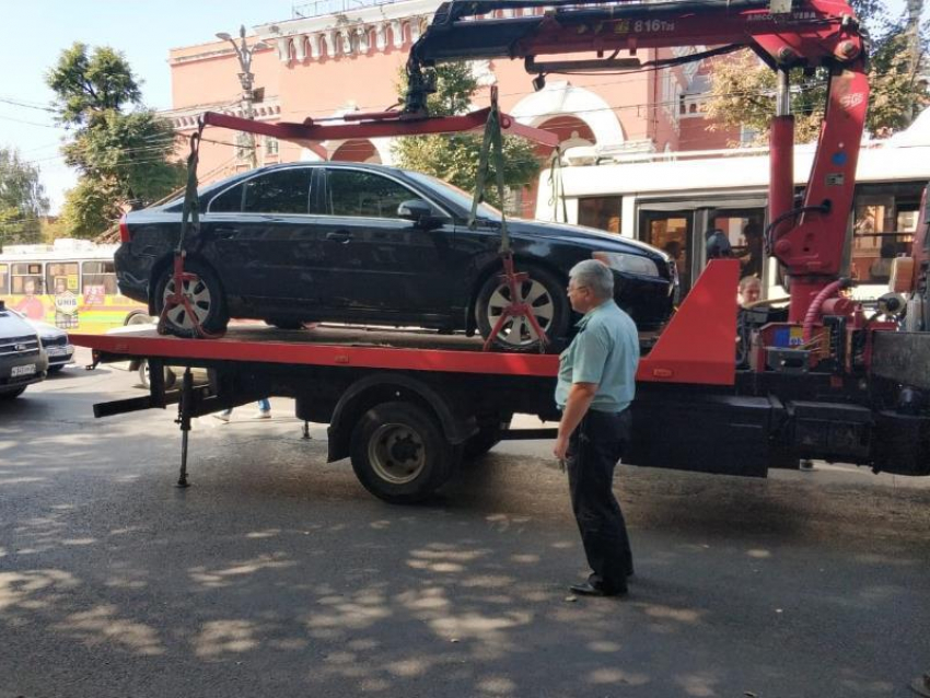 Накопленные штрафы обернулись арестом  Volvo в центре Воронежа 