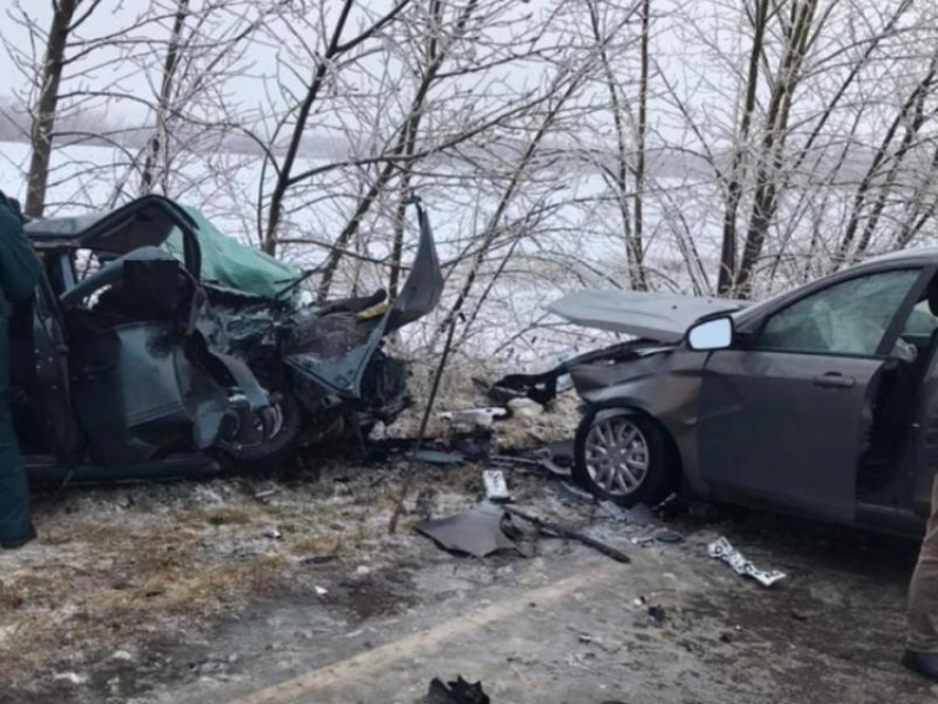 Опубликовано фото с места лобового ДТП с 4 погибшими в Воронежской области 