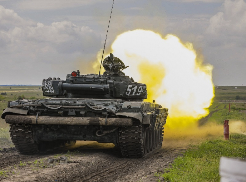 Эффектные кадры танковых учений опубликовало Минобороны в Воронеже 