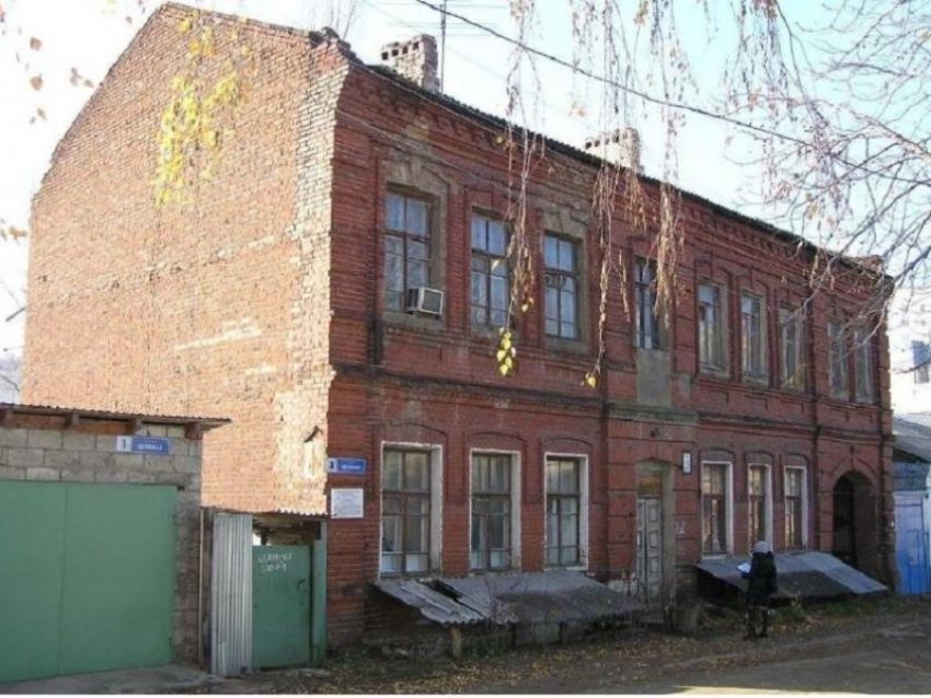 Столетний «Дом Пушкина» продолжает гибнуть вместе с жильцами в центре Воронежа  