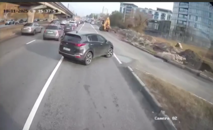 Лихач наплевал на безопасность пассажиров автобуса в Воронеже