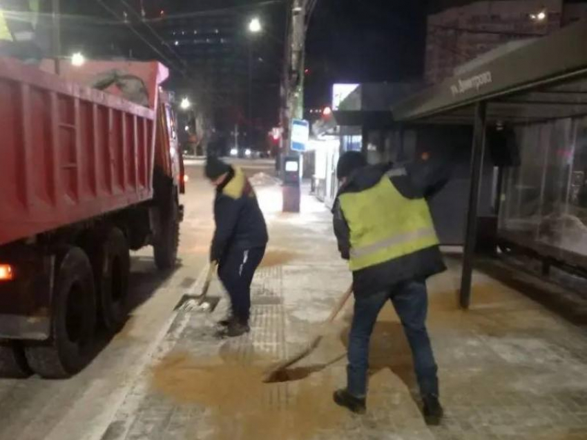 Куда жаловаться на наледь, рассказали воронежцам  