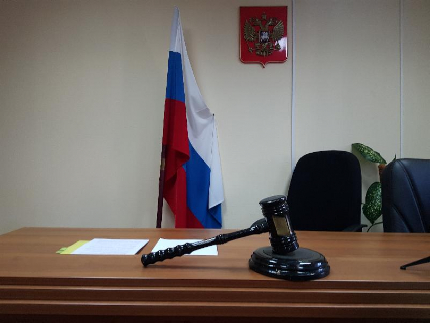 Жителя Воронежской области, помахавшего ножом перед судебным приставом, оштрафовали на 6 тысяч
