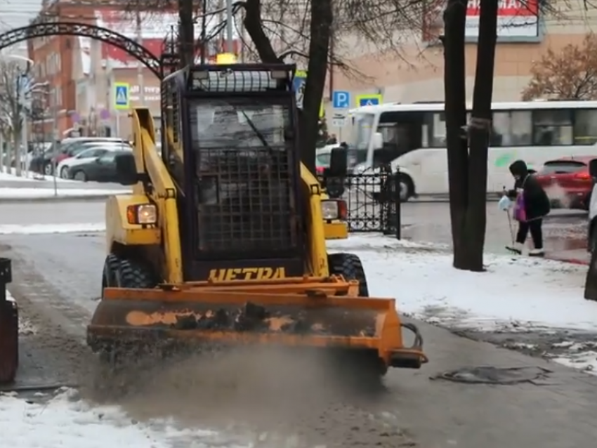  «Будут жалобы – пишите»: мэр Петрин ответил на вопрос о шумной уборке улиц
