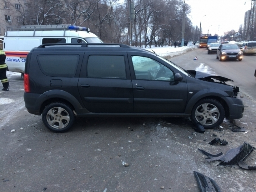 Две девушки не поделили дорогу в Воронеже и оказались в больнице