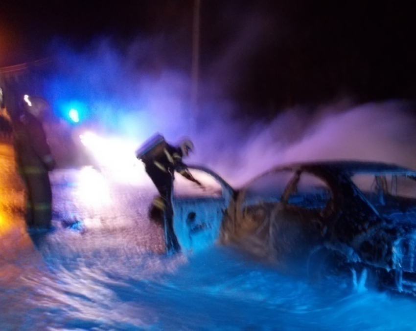 В Воронеже на Левом берегу сгорел американский седан 