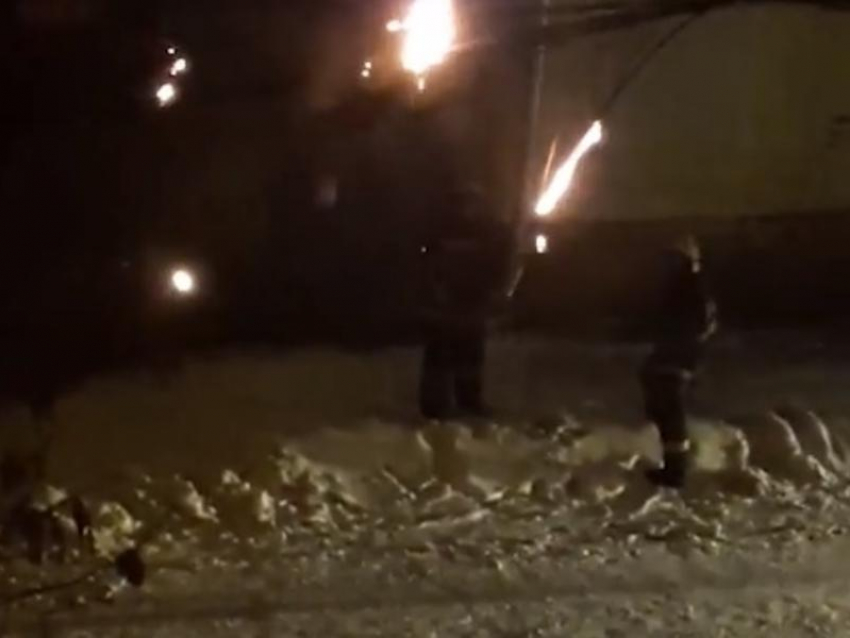Тушение пожара снежками прославило воронежских спасателей на всю страну