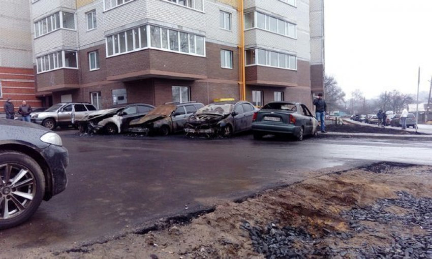Взрыв в центре Воронежа уничтожил 5 автомобилей