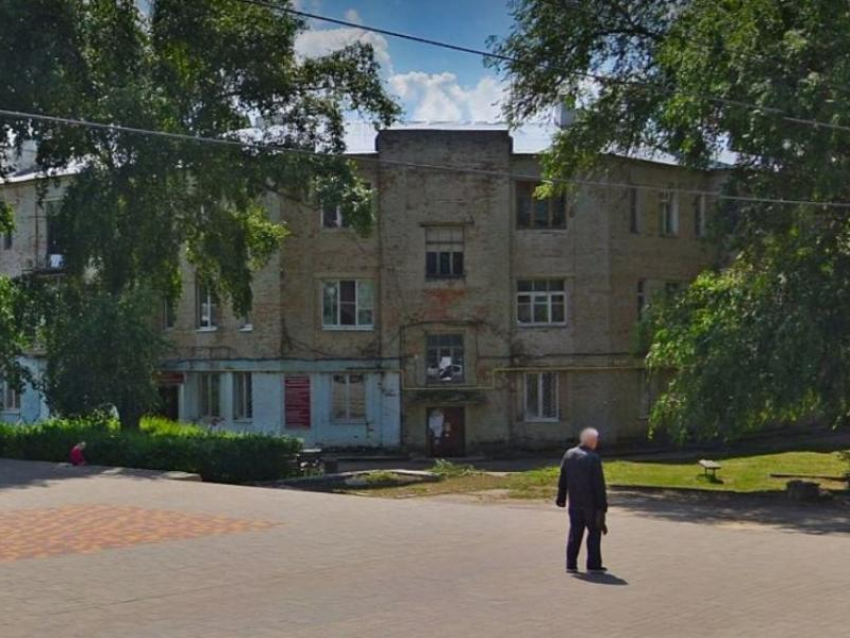 Без отопления и горячей воды выживает инвалид в аварийном доме под Воронежем