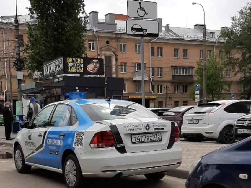Фотоконтроль платных парковок застали в неприглядном положении в Воронеже