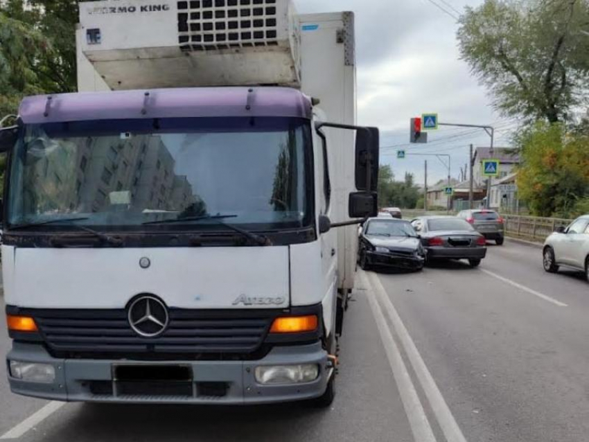 В Воронеже «Лада» врезалась в Mercedes, улетела на встречку и попала во вторую аварию 