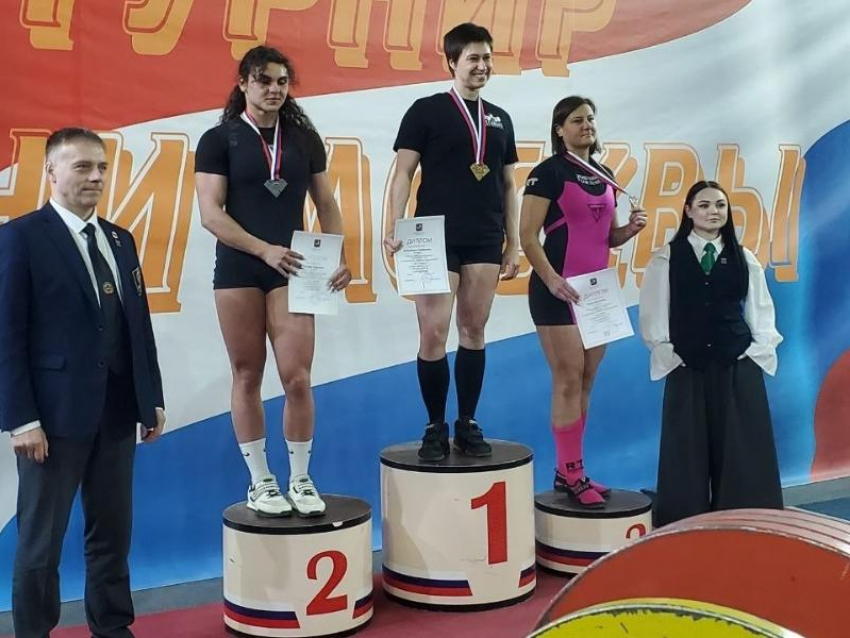 Супер-мама из Воронежа стала лучшей пауэрлифтершей за 8 месяцев после родов