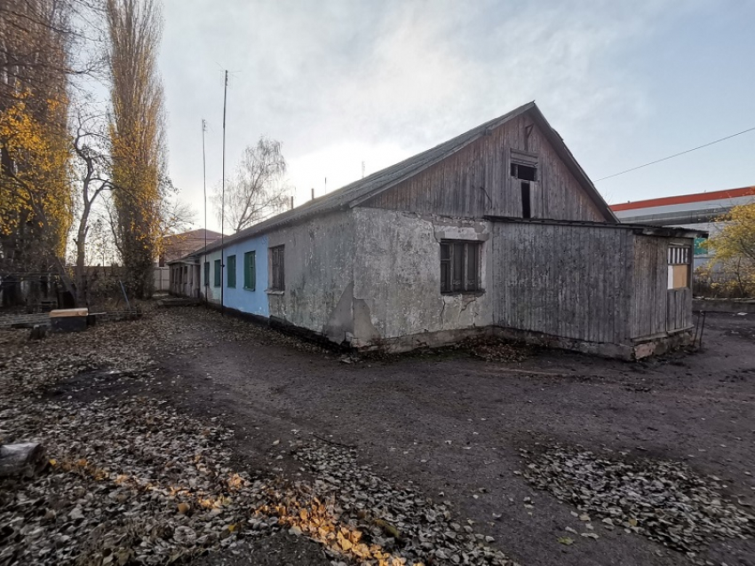 Чиновники ответят в суде за бесхозный дом без воды, тепла и канализации под Воронежем