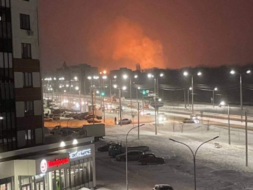 Яркое зарево увидели жители Воронежа