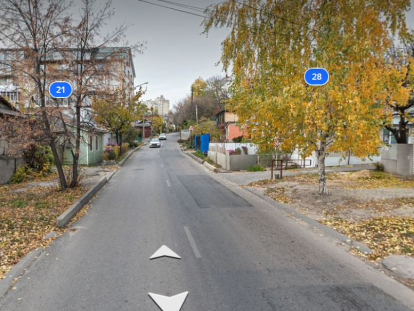 Улицу в Воронеже перекроют для автомобилей на две недели