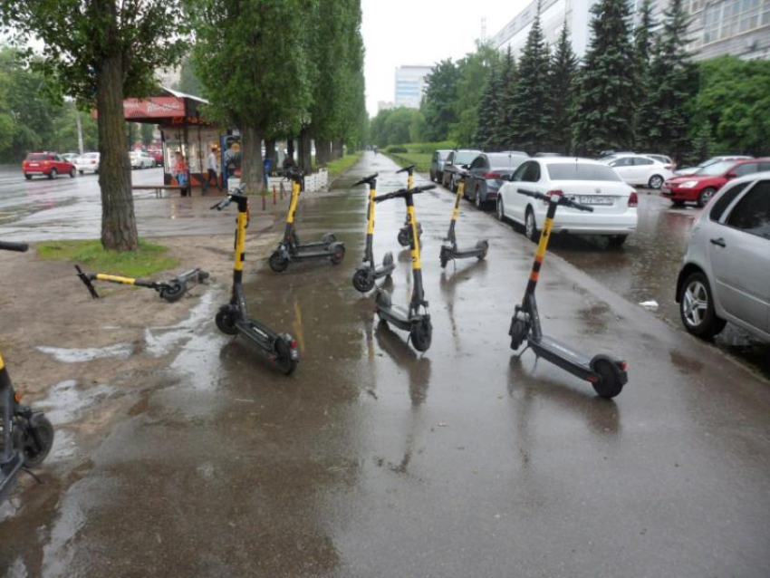 Самокатозахват тротуара произошел в Воронеже