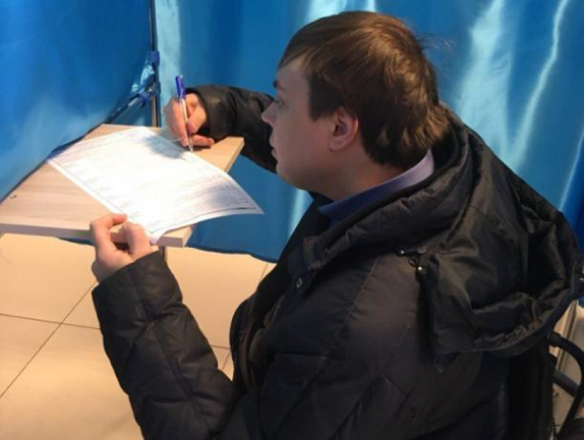 Воронежский колясочник рассказал, через что ему пришлось пройти на выборах президента