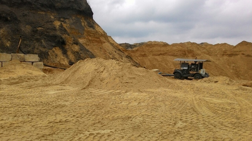 Сотрудниками областного департамента природных ресурсов и экологии  выявлен и пресечен факт незаконной добычи песка