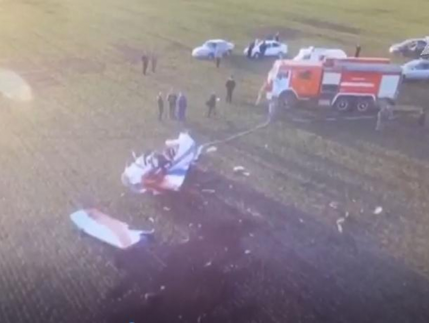 Появилось видео с места крушения самолета на границе с Воронежской областью