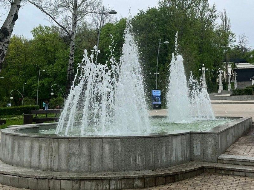 После технических работ в воронежском парке запустили фонтан