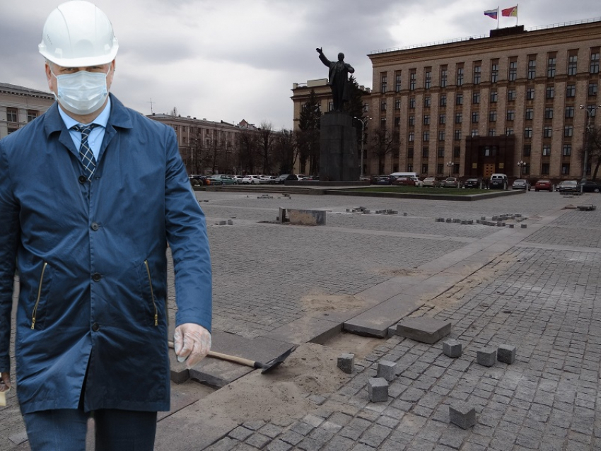 Пока Воронеж утопает в грязи, под окнами губернатора будут снова перекладывать плитку за миллионы рублей