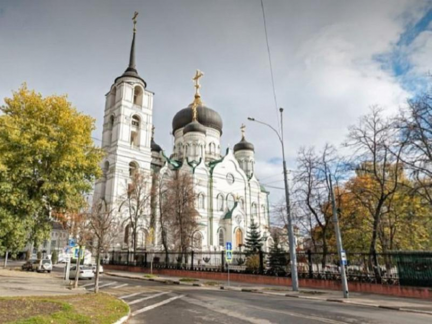 На 7 часов запретят парковаться рядом с Благовещенским собором в Воронеже