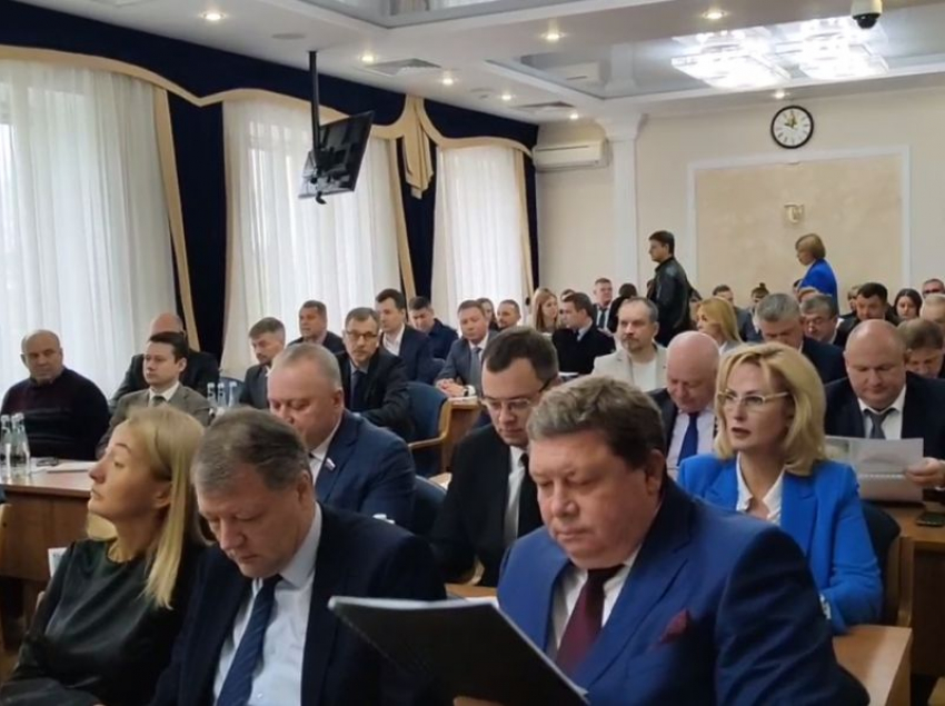 Часть депутатов городской Думы прогуляла отчет мэра Воронежа