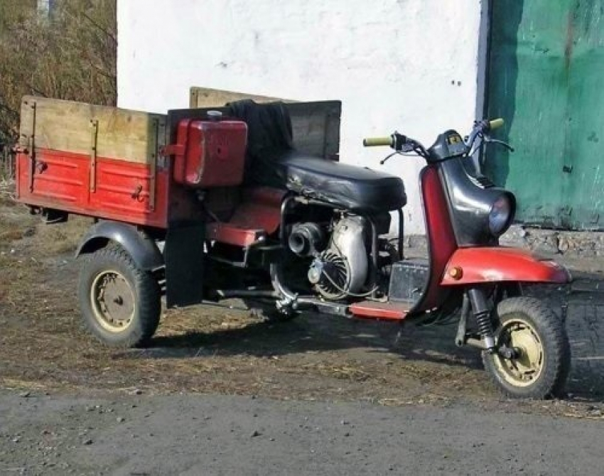 В Воронежской области водитель мотороллера разбился, съезжая с горы