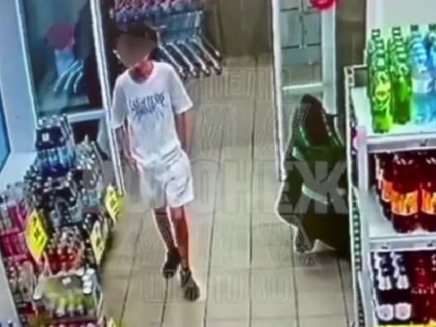 Нахальный поступок подростков попал на видео в Воронеже
