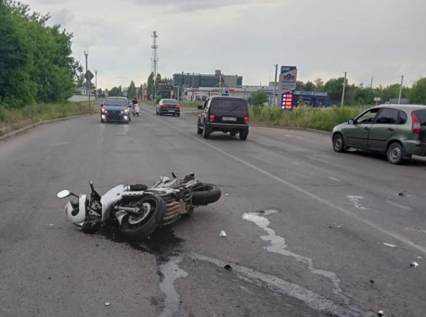 Жесткое столкновение с мотоциклистом случилось в Воронежской области