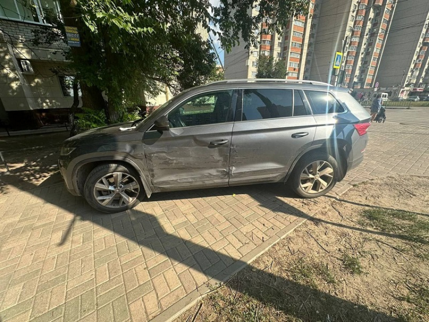 Двух детей и пенсионерку случайно сбили на улице Минской в Воронеже 