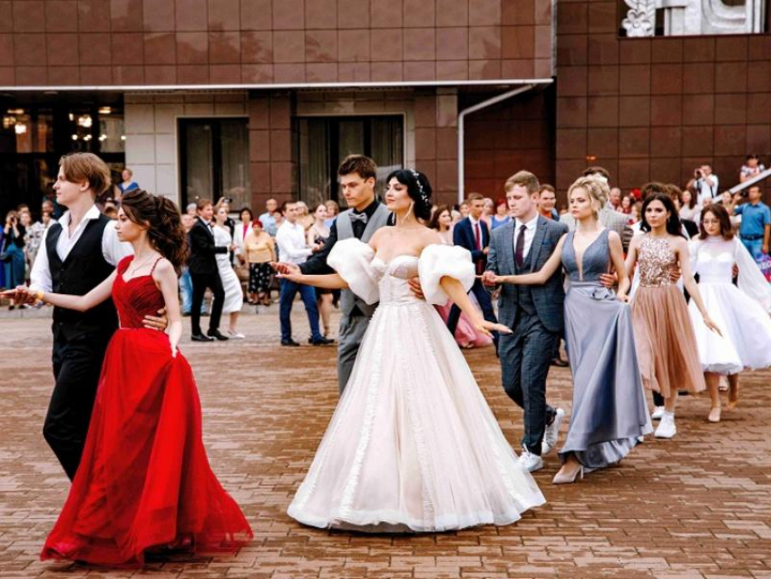 В Нововоронеже состоялся общегородской бал для выпускников со «Школой Росатома» «Юность Атомграда»