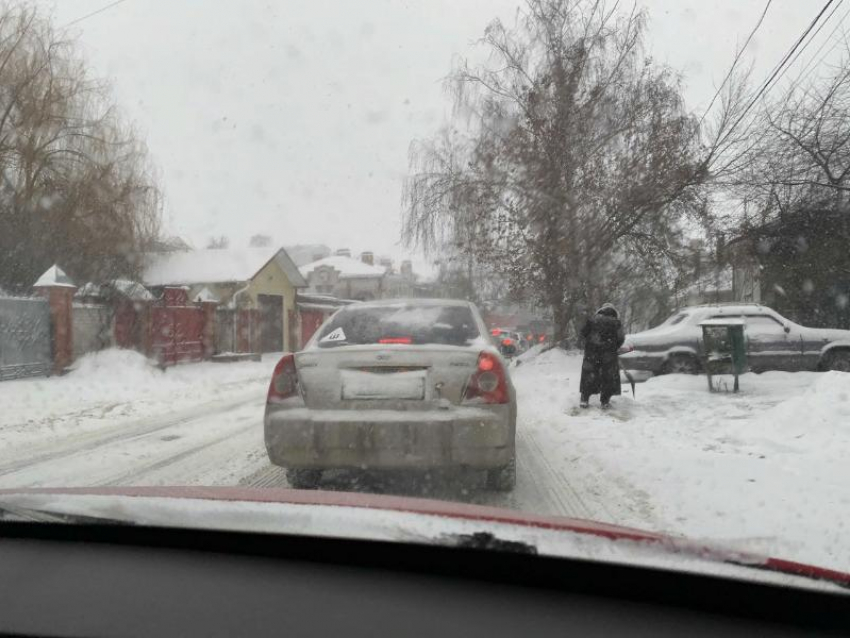 Воронеж замер в 10-балльных пробках из-за снежной бури 