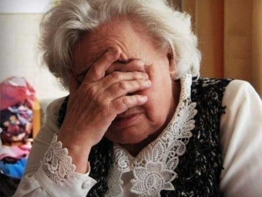 После беседы по телефону с карты воронежской пенсионерки пропало 115 тысяч