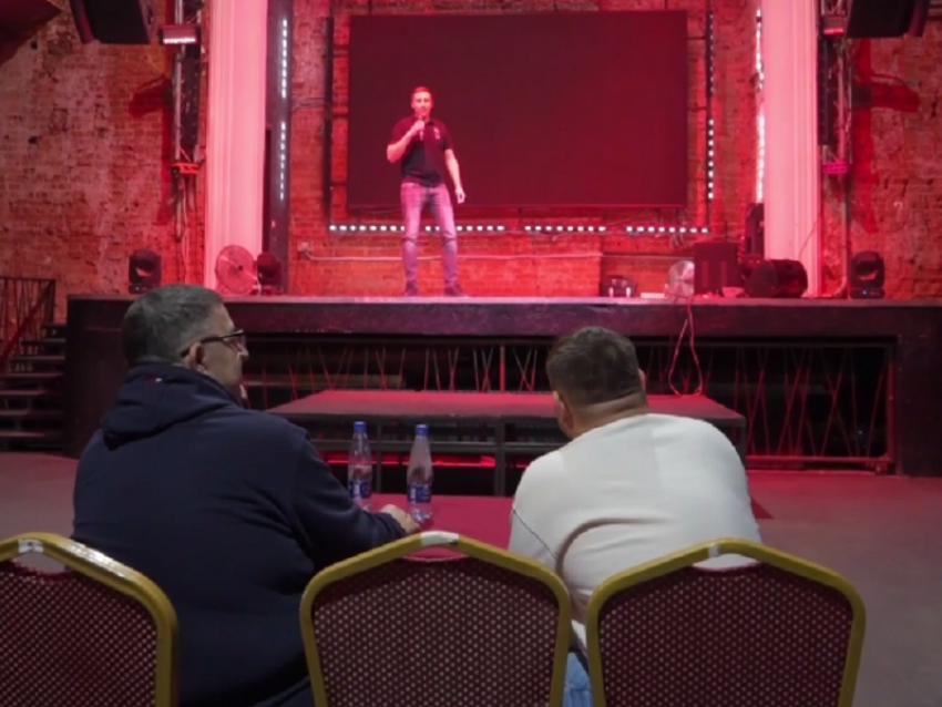 Прикосновения к Водонаевой и привет теще: что происходит за кулисами шоу StandUp Celebrity