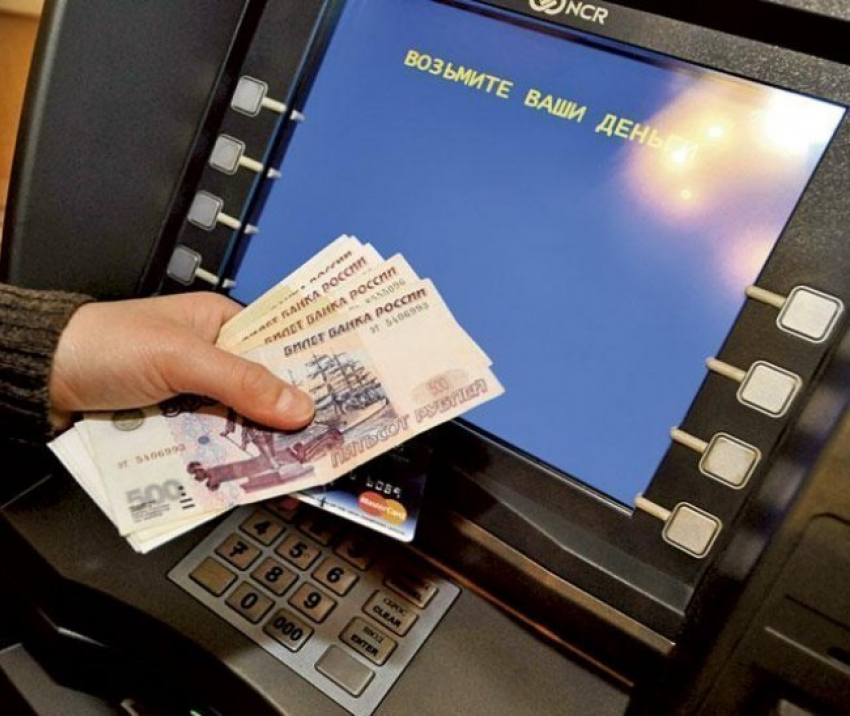 В Воронежской области сотрудник банка обокрал клиентку