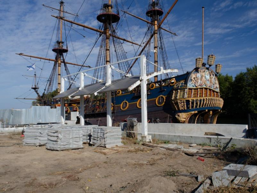 «Администрация в поисках дежурной попы»: реконструкция Петровской набережной привела к интересному казусу