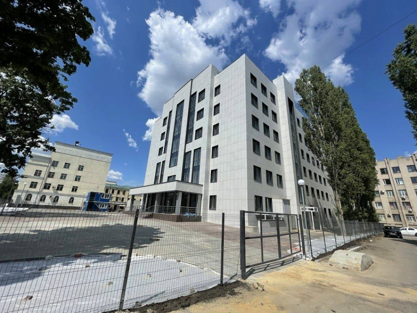 Какой будет построенная на 20-летия Октября поликлиника, рассказал Александр Гусев